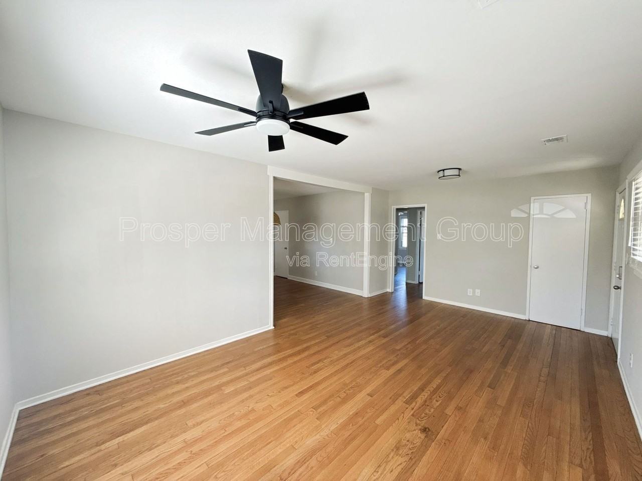 1214 Hawthorne Cir - Photo 3 of 50