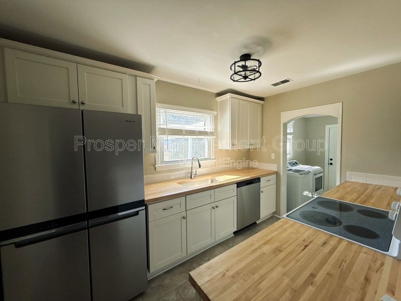 1214 Hawthorne Cir - Photo 5 of 50