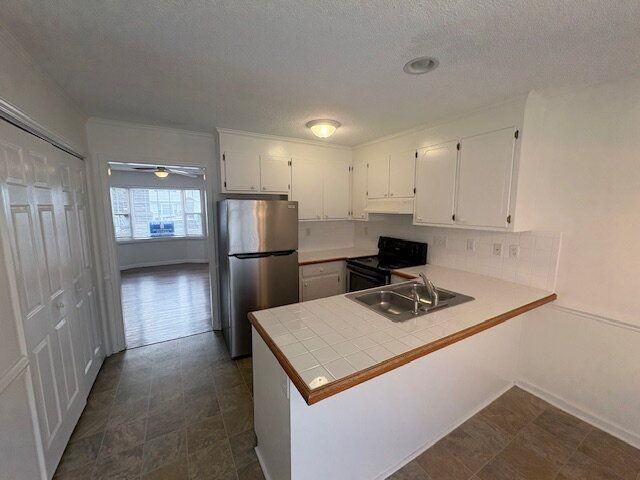 3835 Sterling Pointe Dr #8 - Photo 5 of 16