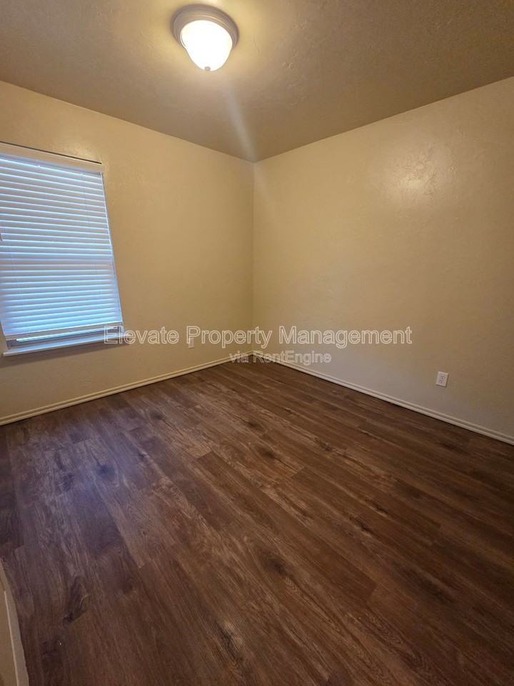 913 W Prairie Wind Way - Photo 3 of 15