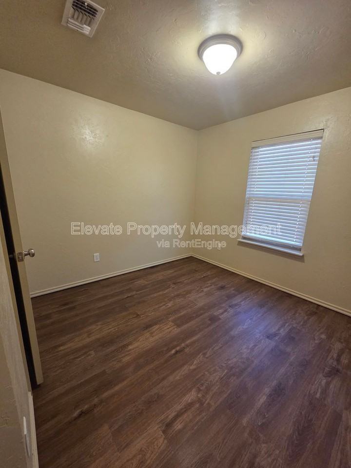 913 W Prairie Wind Way - Photo 4 of 15