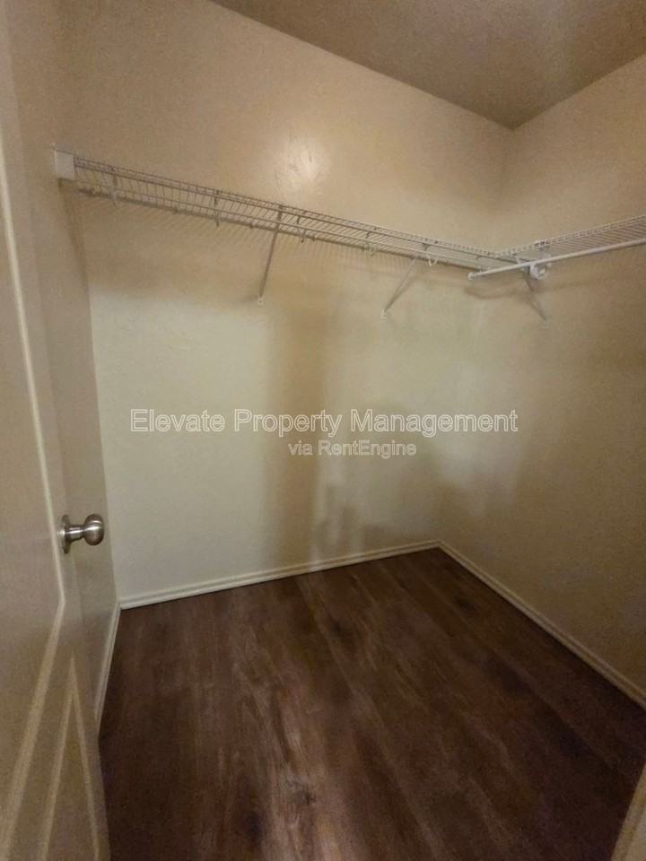 913 W Prairie Wind Way - Photo 5 of 15