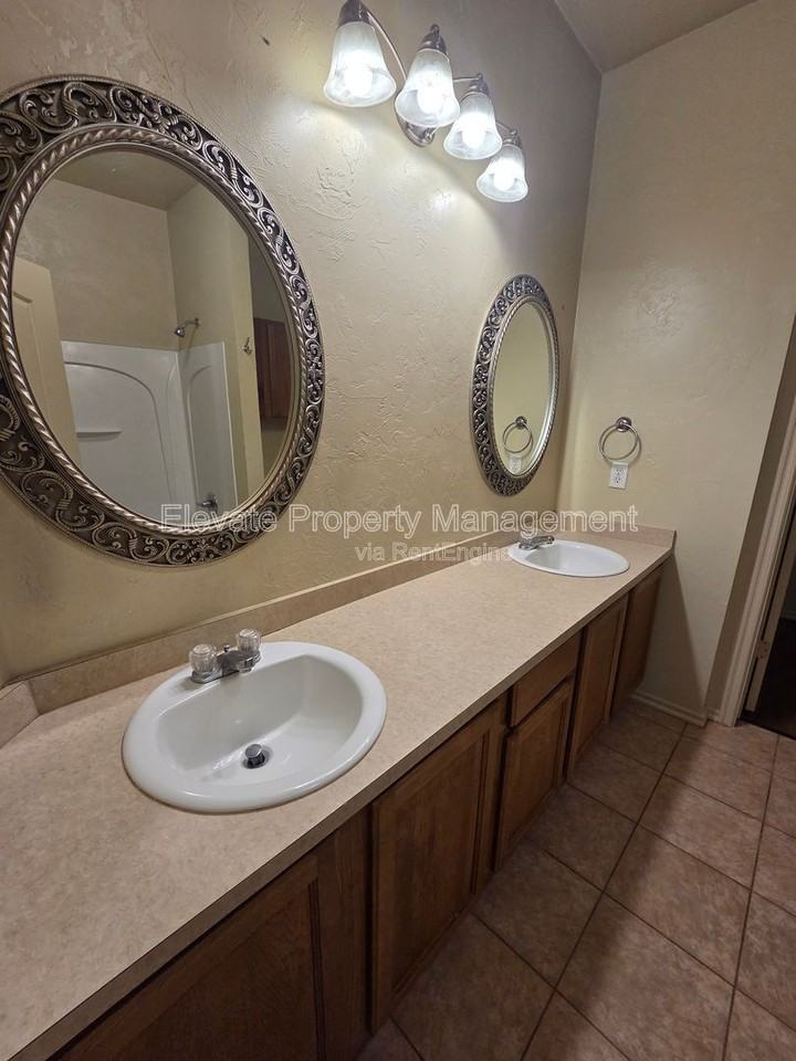 913 W Prairie Wind Way - Photo 7 of 15