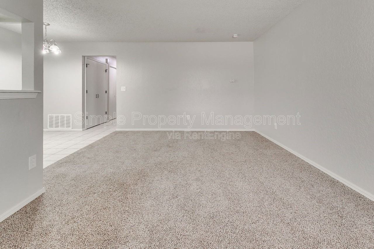 129 Se 42nd St #2 - Photo 3 of 16