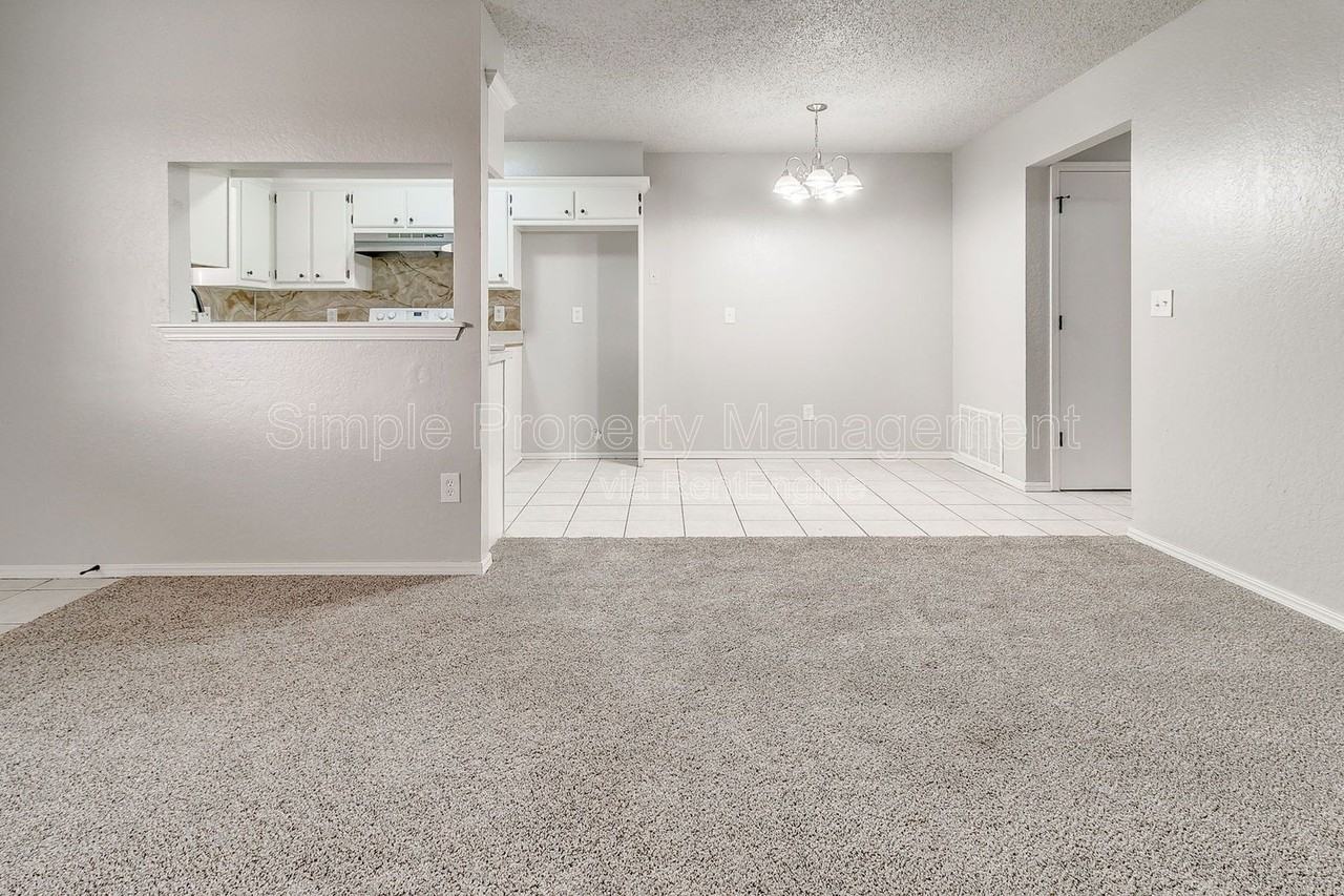 129 Se 42nd St #2 - Photo 4 of 16