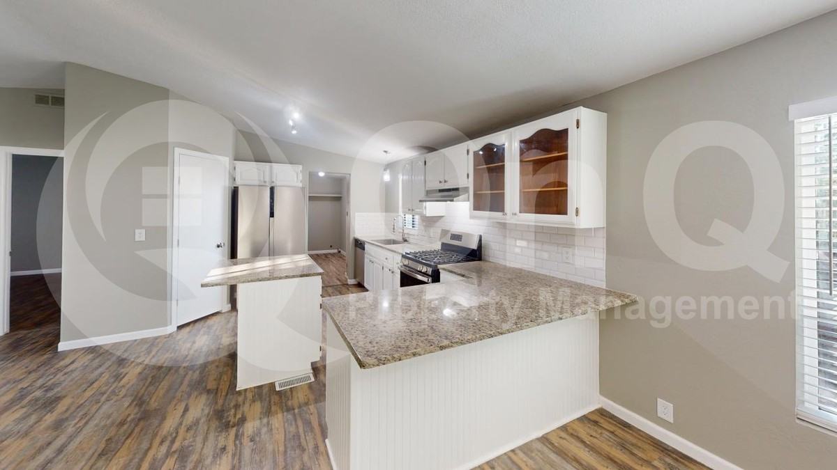 803 W Florence St - Photo 4 of 29