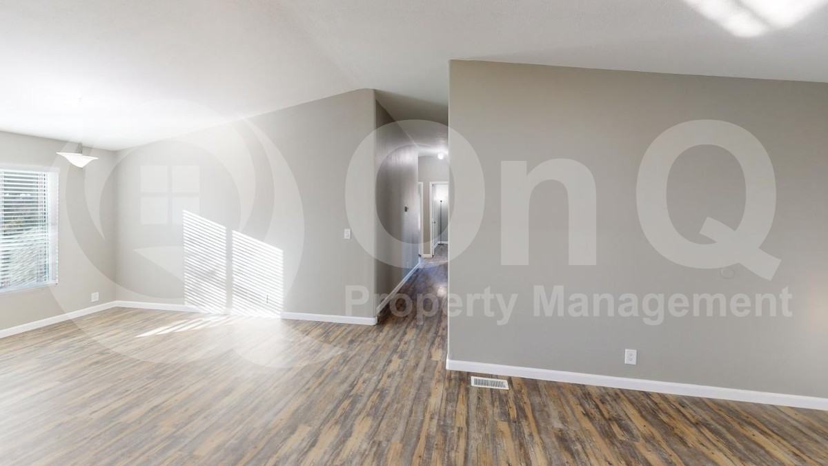 803 W Florence St - Photo 6 of 29