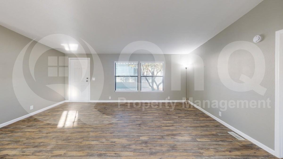 803 W Florence St - Photo 7 of 29