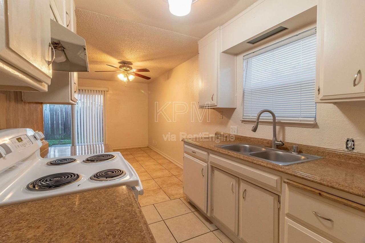 6808 N El Dorado St - Photo 6 of 13