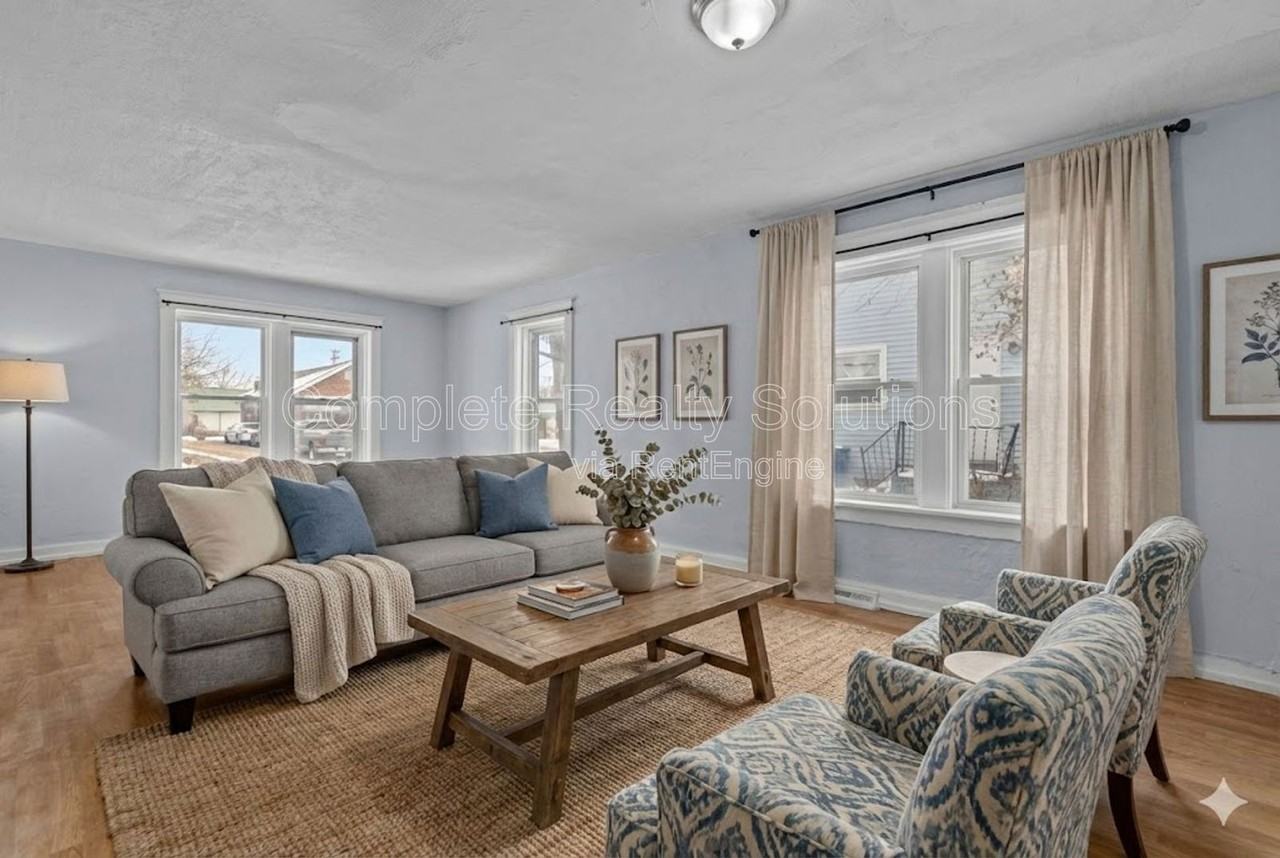 10139 Royal Dr - Photo 3 of 31