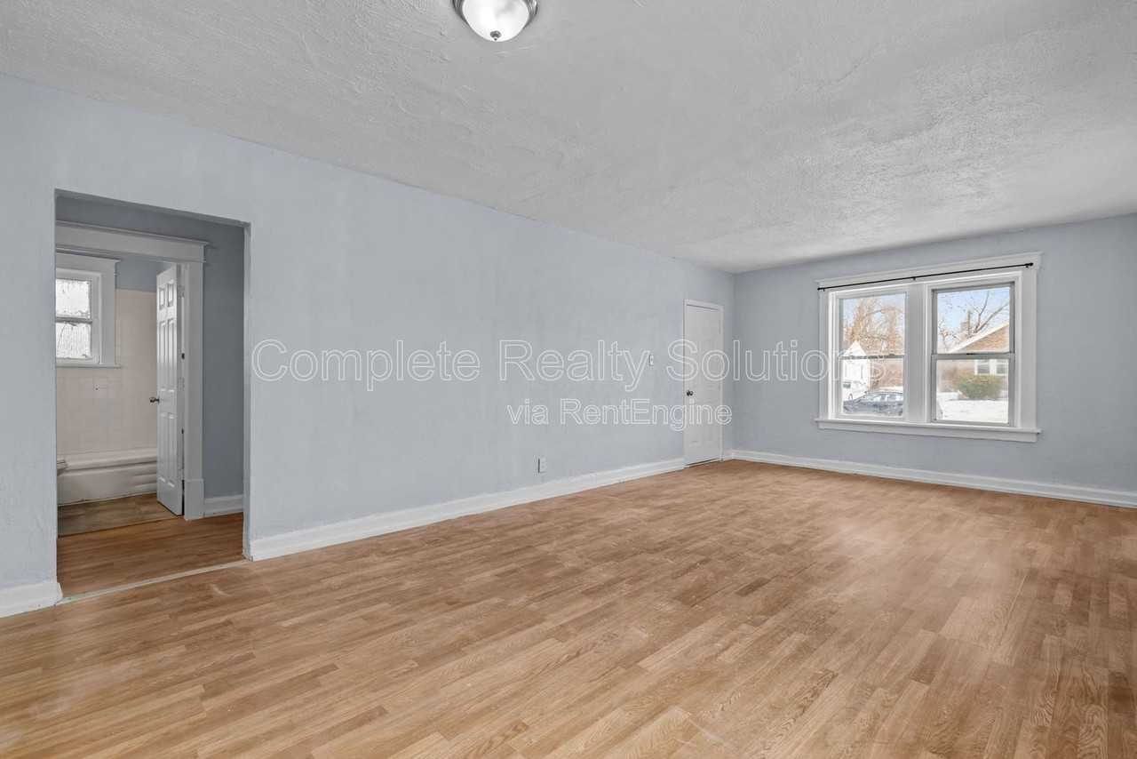 10139 Royal Dr - Photo 4 of 31