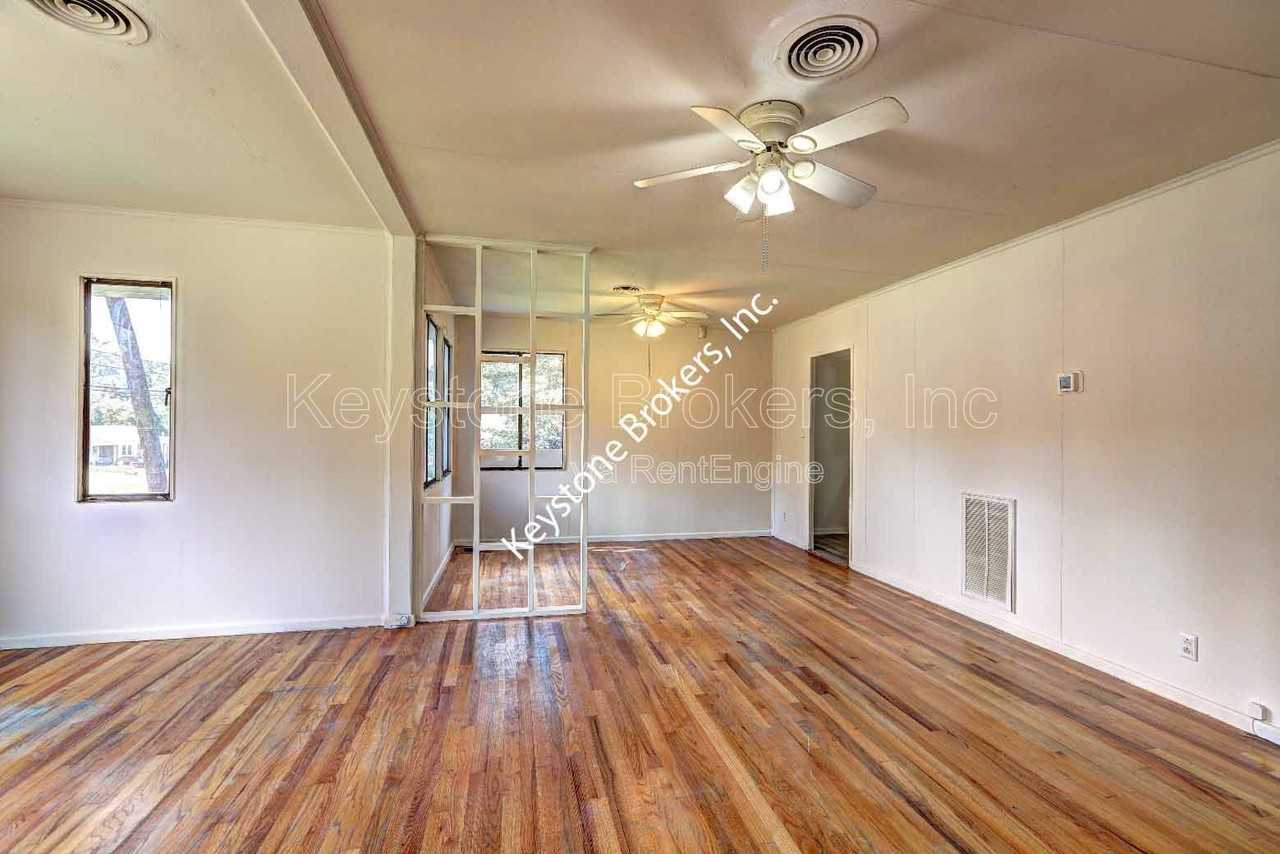 1367 Canterbury Rd - Photo 3 of 13