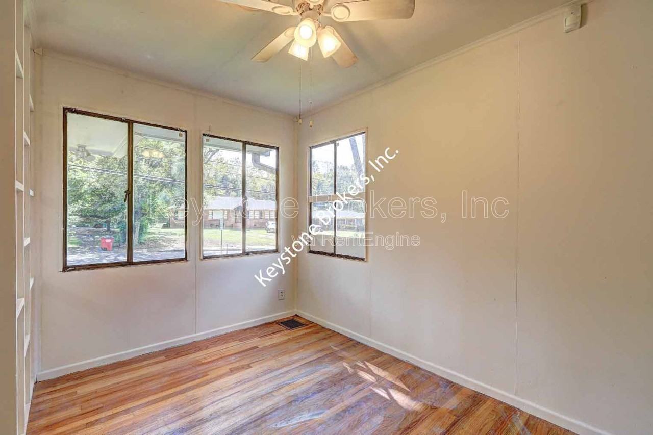 1367 Canterbury Rd - Photo 5 of 13