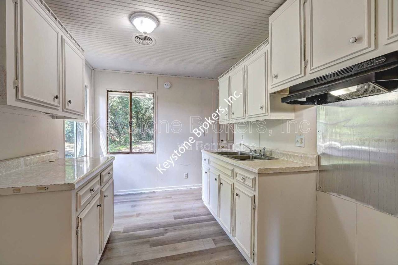 1367 Canterbury Rd - Photo 6 of 13