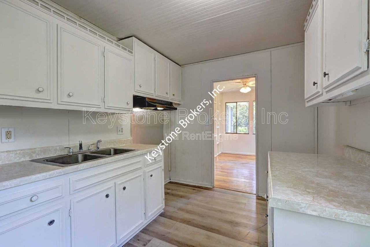 1367 Canterbury Rd - Photo 7 of 13