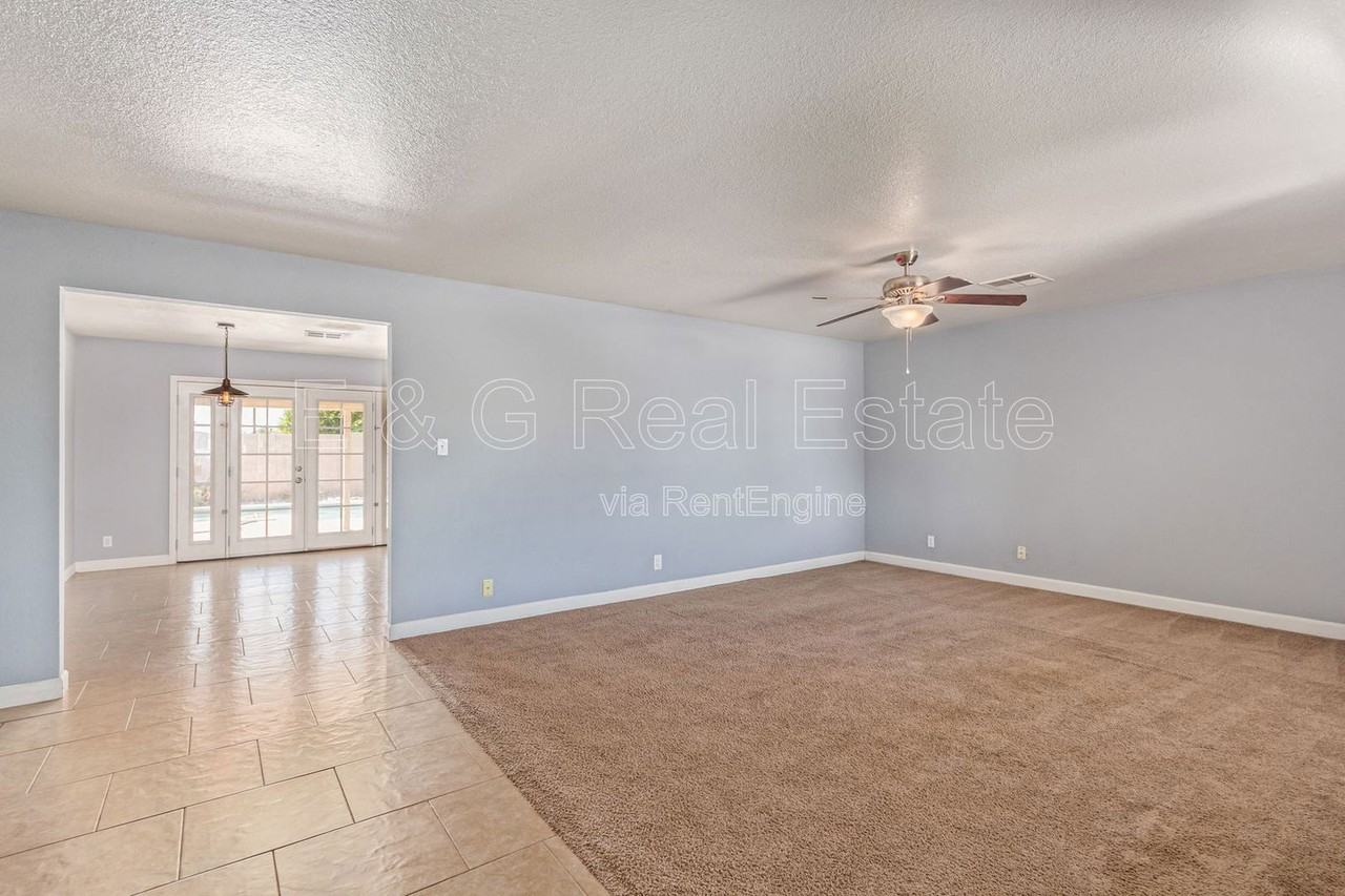 1881 E Palmcroft Dr - Photo 3 of 26