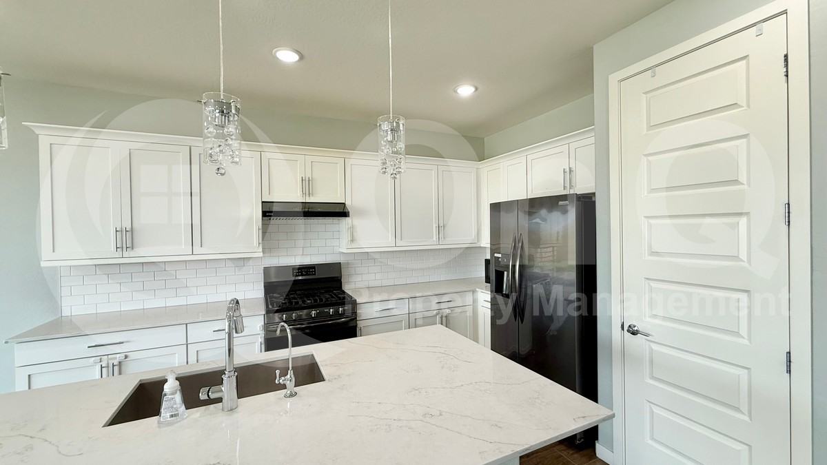 17367 N 10th St - Photo 7 of 38