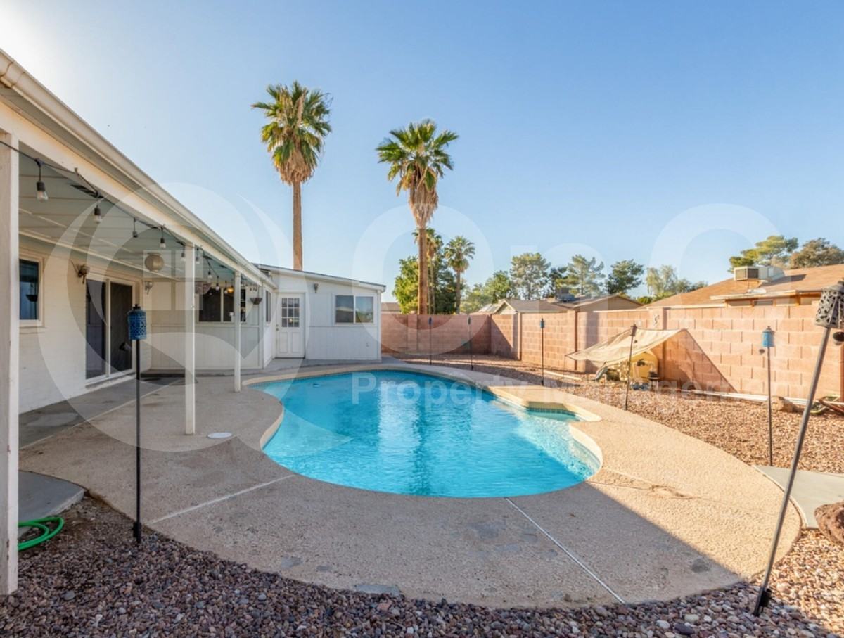 520 E Jahns Pl - Photo 2 of 27