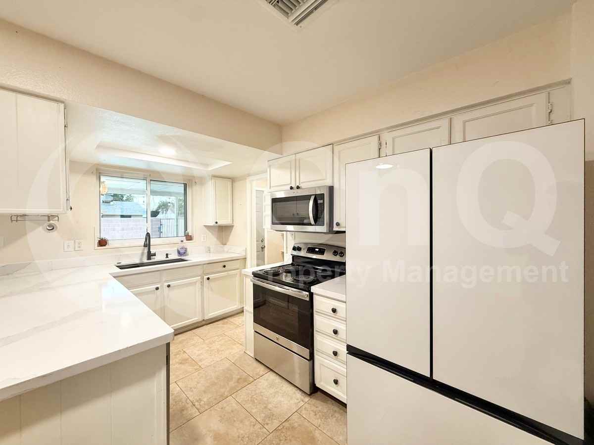 520 E Jahns Pl - Photo 6 of 27