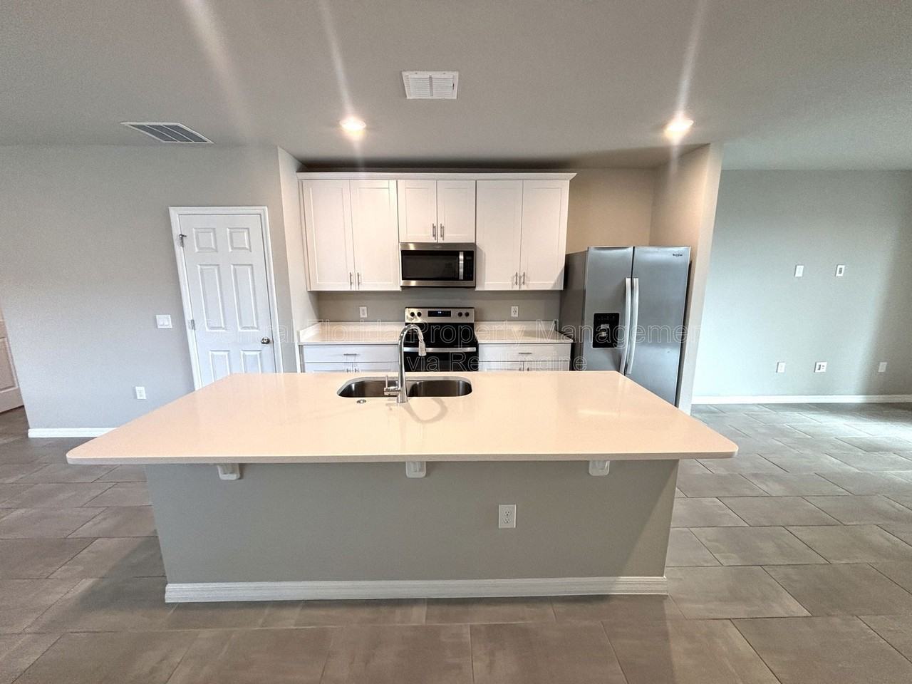 828 Rivers Crossing St - Photo 3 of 17