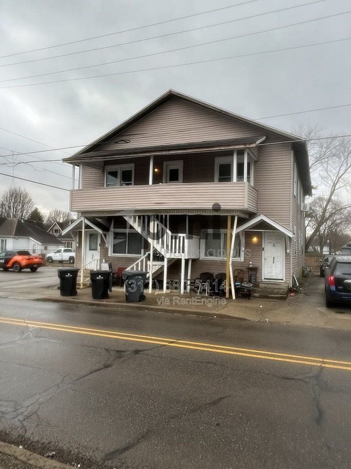 215 1/2 S Madison Ave