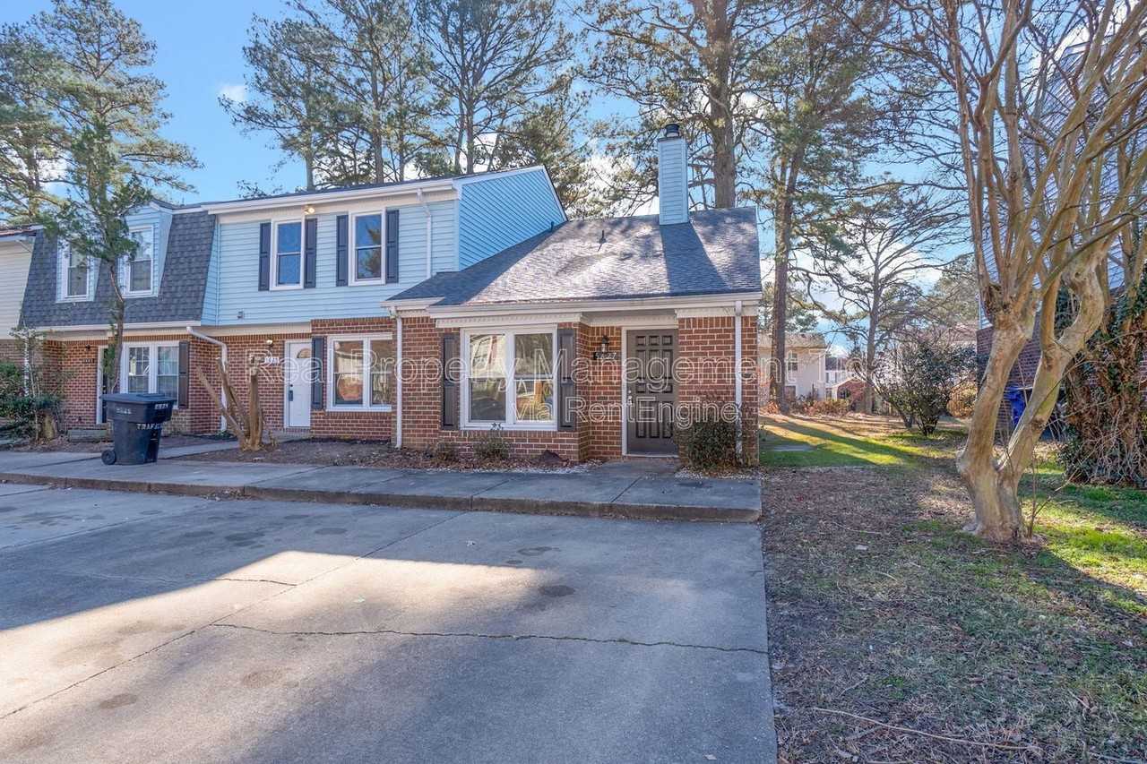 5627 Trafalgar Arch - Photo 3 of 23