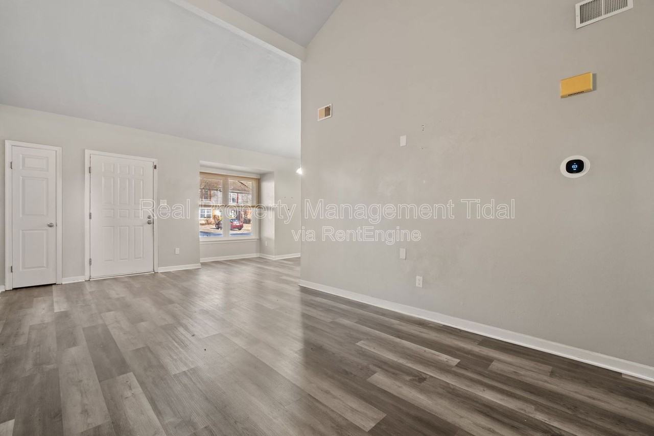 5627 Trafalgar Arch - Photo 6 of 23