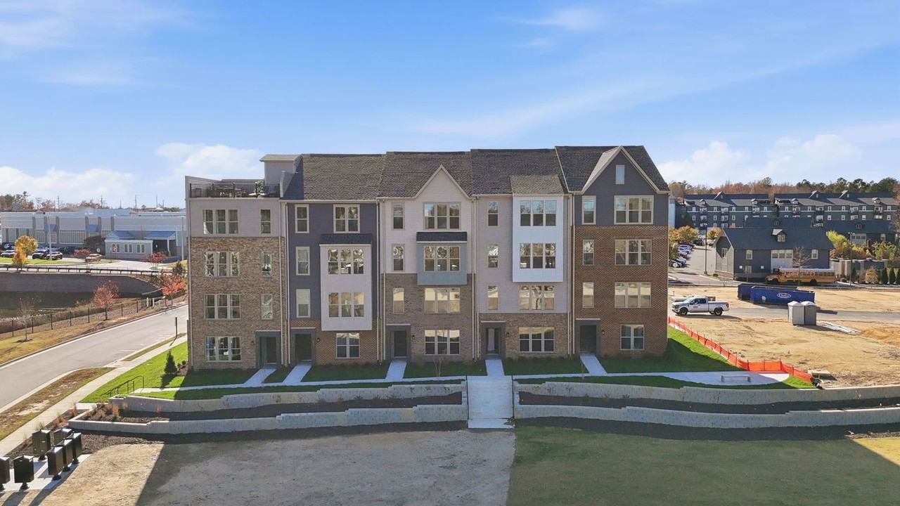 6903 Cosby Village Ter - Photo 3 of 31