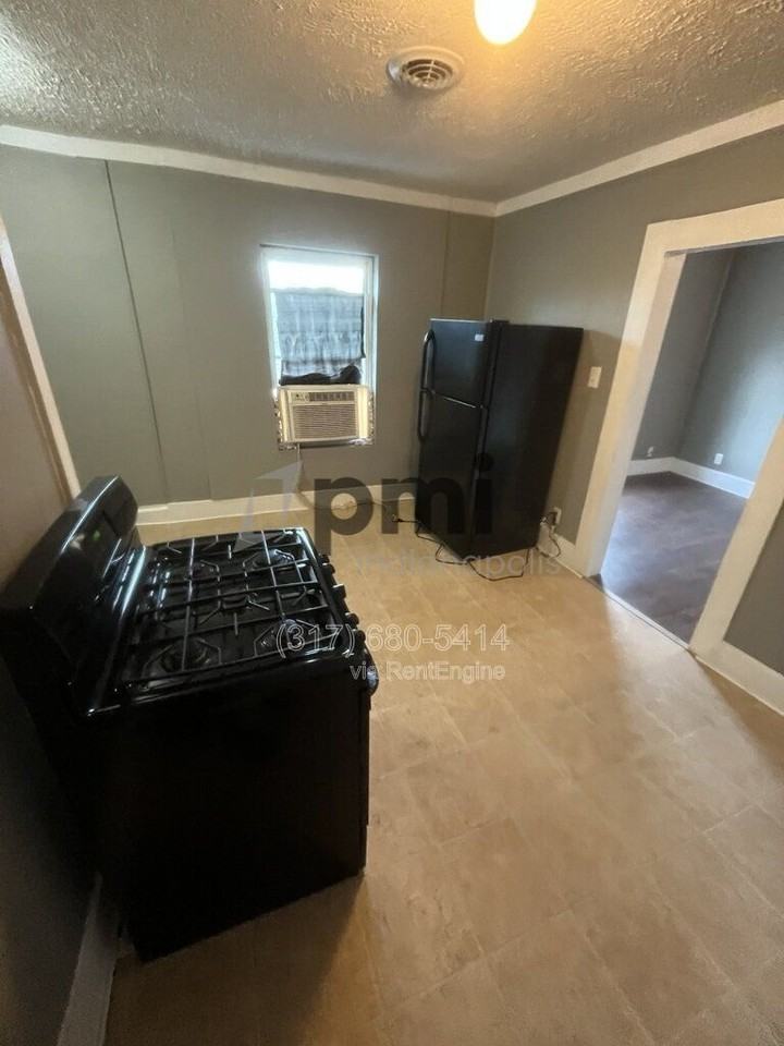 213 1/2 S Madison Ave - Photo 5 of 26