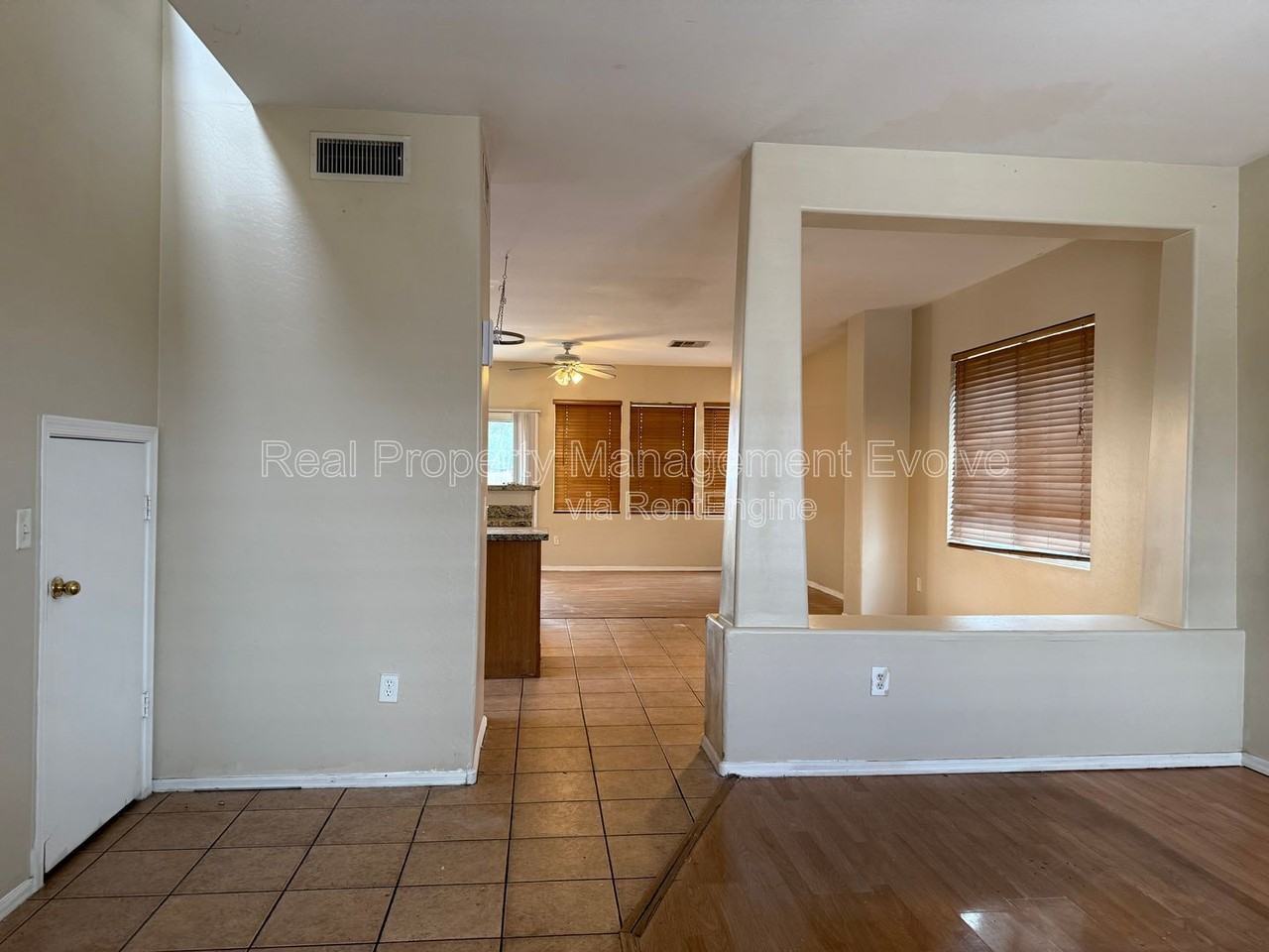 7006 S 40th Ave - Photo 4 of 25