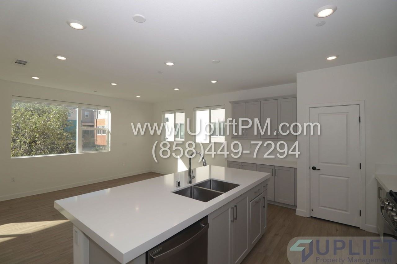 1952 Infinity Ln - Photo 4 of 35