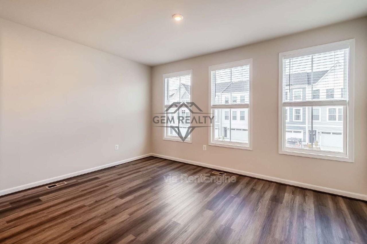 7715 Harlow Cir - Photo 2 of 17