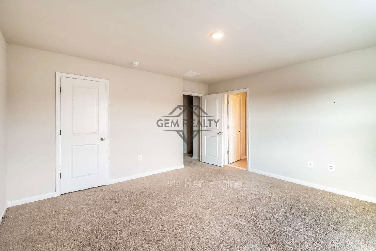 7715 Harlow Cir - Photo 7 of 17