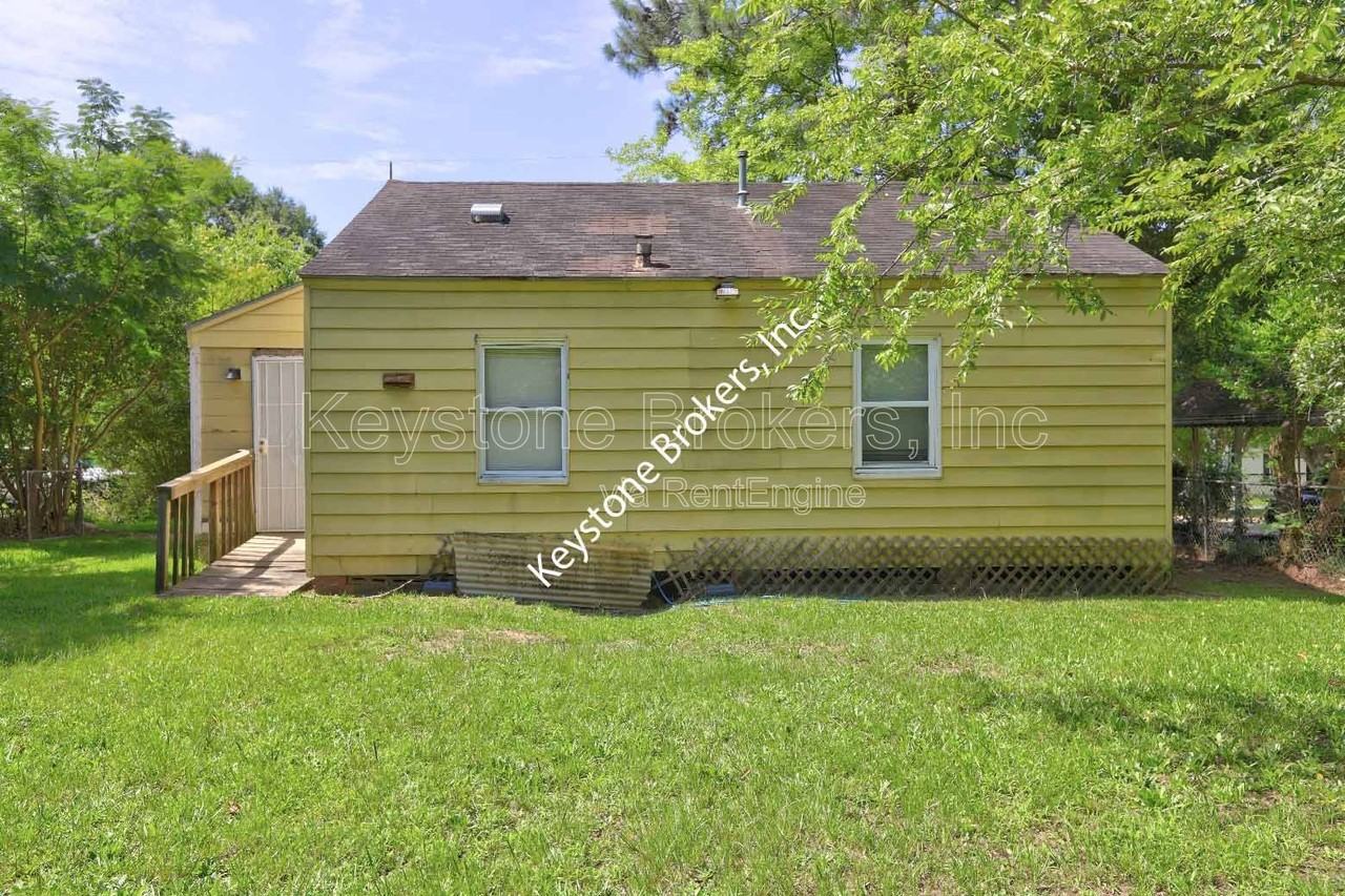 1241 Auburn Dr - Photo 2 of 8