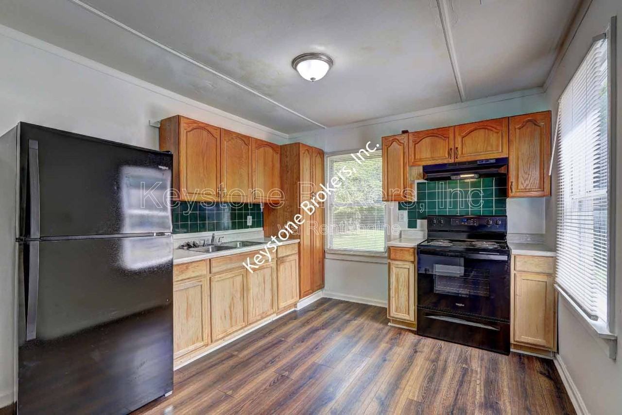 1241 Auburn Dr - Photo 4 of 8