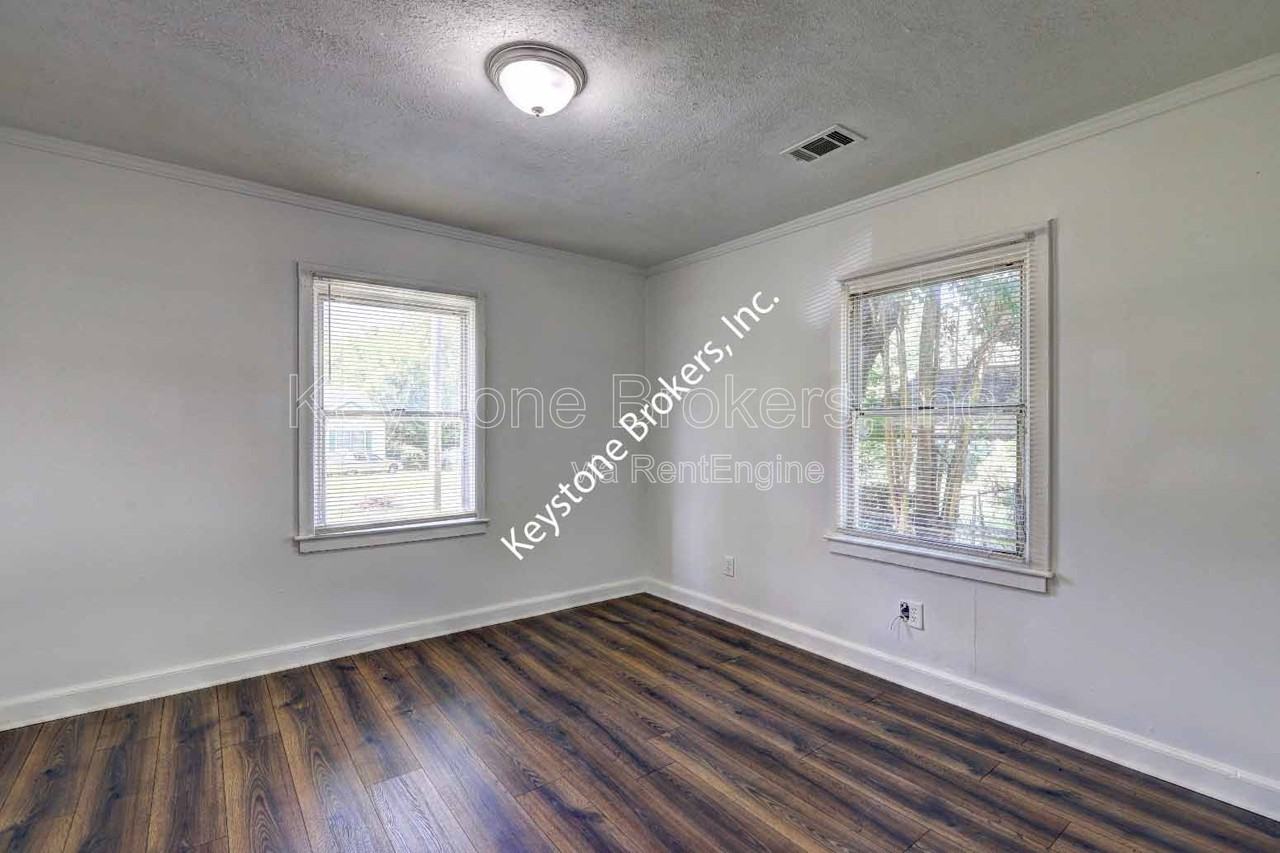 1241 Auburn Dr - Photo 5 of 8