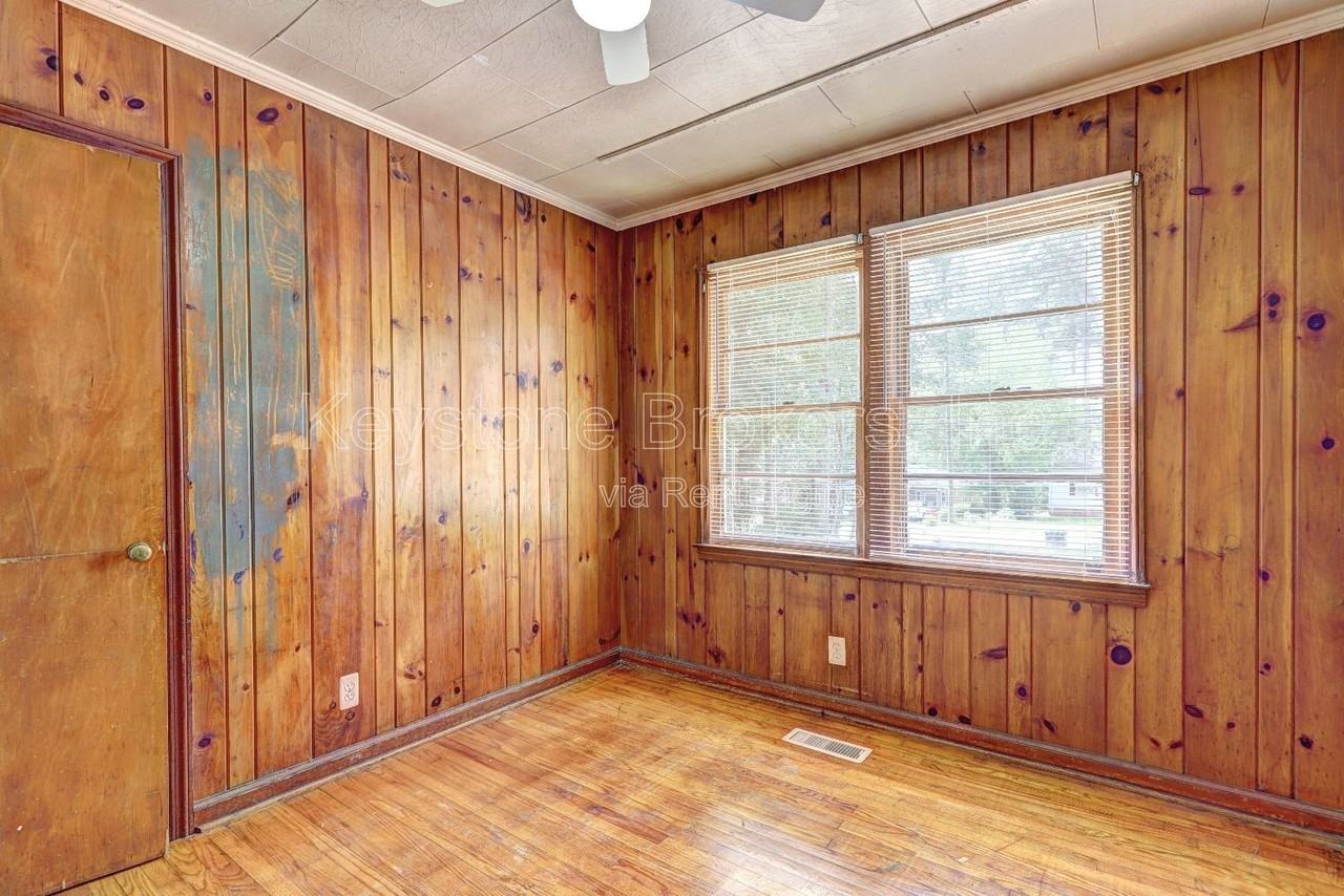 2006 Pine Hill Dr - Photo 7 of 10