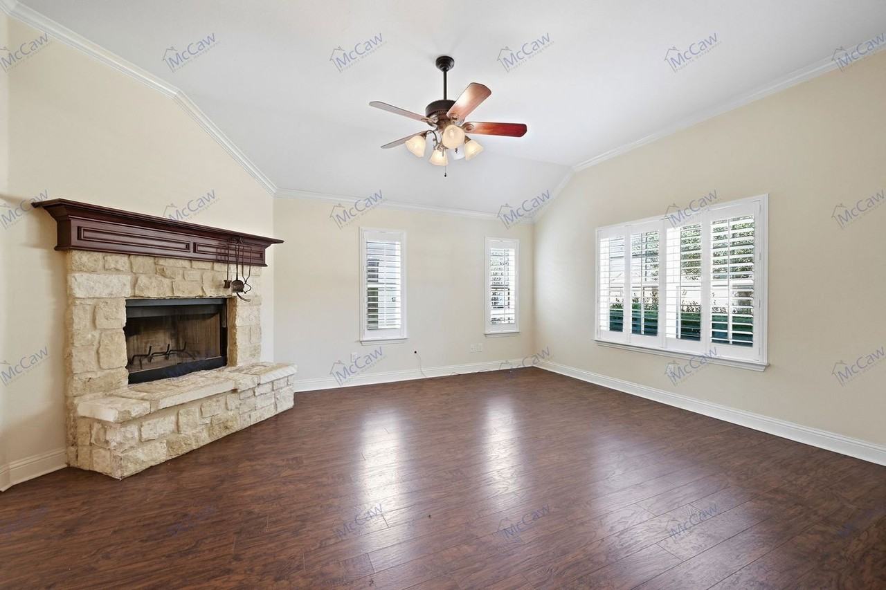 2725 Westglen Dr - Photo 4 of 22