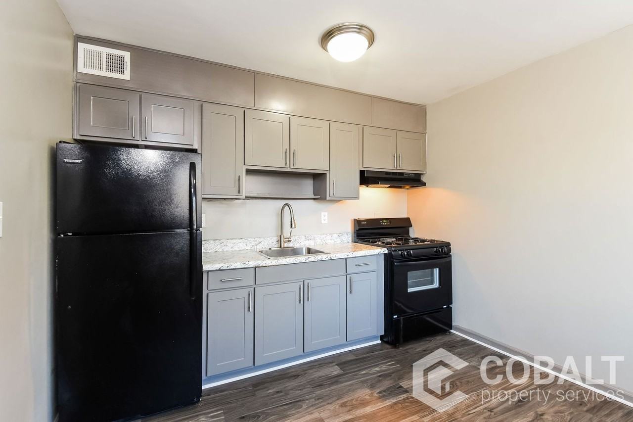 2124 Park Ter #9 - Photo 2 of 16