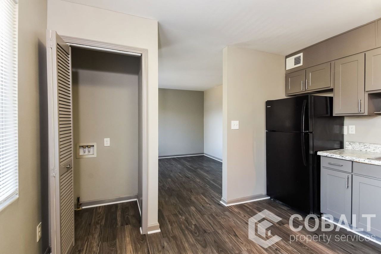 2124 Park Ter #9 - Photo 4 of 16