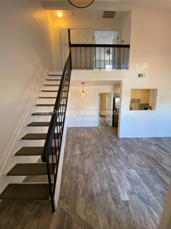 430 Falling Ln - Photo 4 of 47