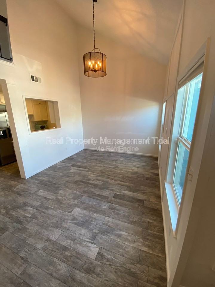 430 Falling Ln - Photo 5 of 47