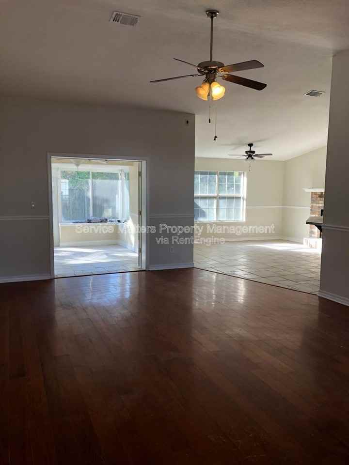 4421 Amberwood Cir - Photo 4 of 16