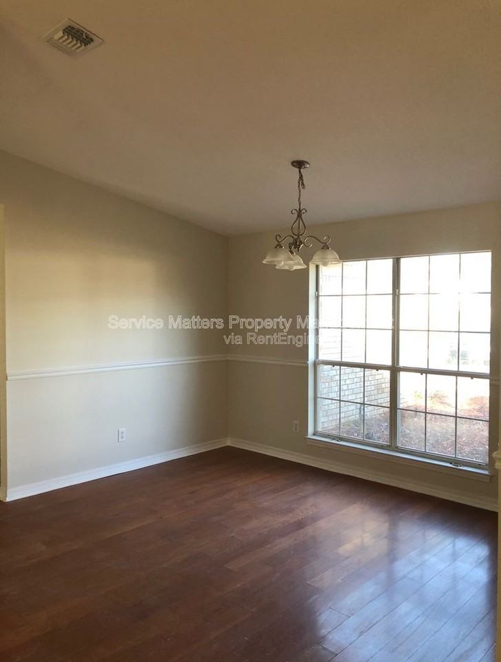 4421 Amberwood Cir - Photo 5 of 16