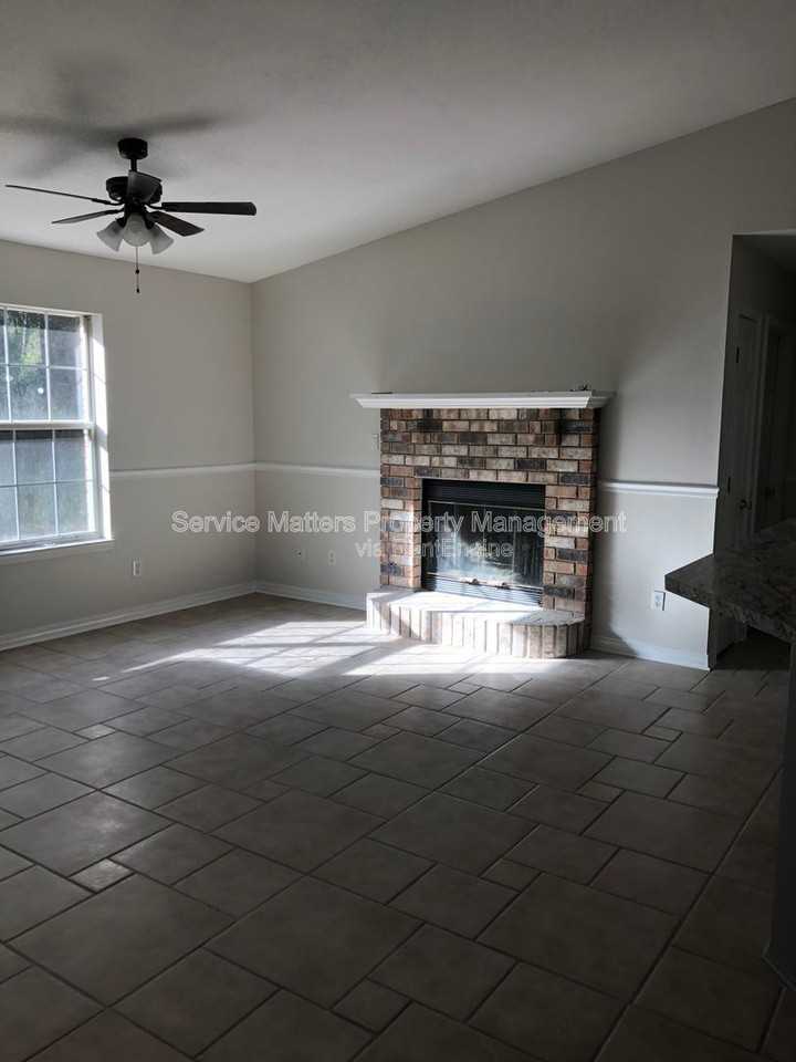 4421 Amberwood Cir - Photo 6 of 16