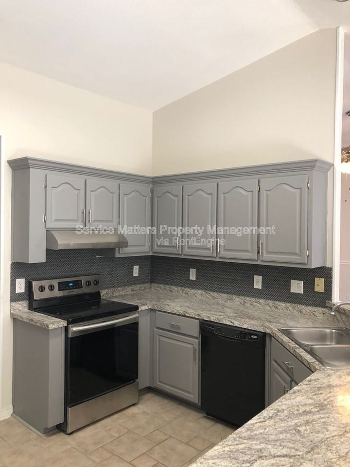 4421 Amberwood Cir - Photo 7 of 16