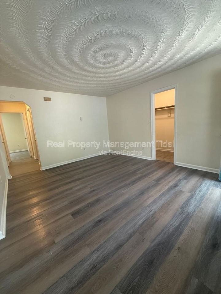 6255 Alexander St #18 - Photo 6 of 27