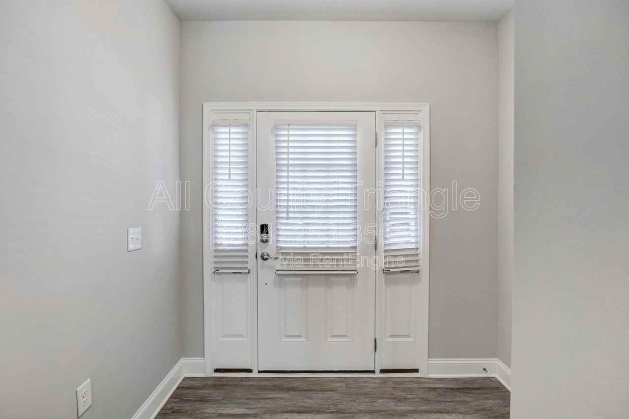 1364 Scholar Dr - Photo 6 of 40