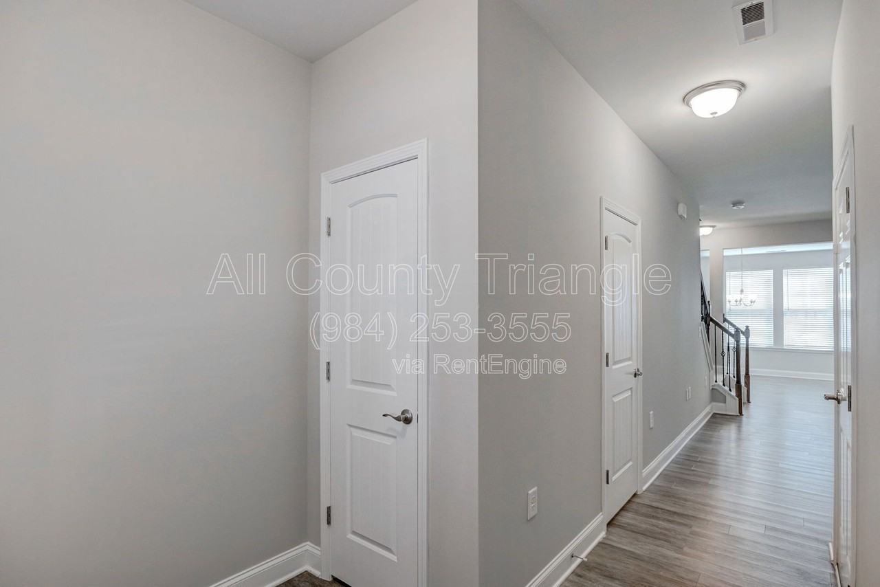 1364 Scholar Dr - Photo 7 of 40