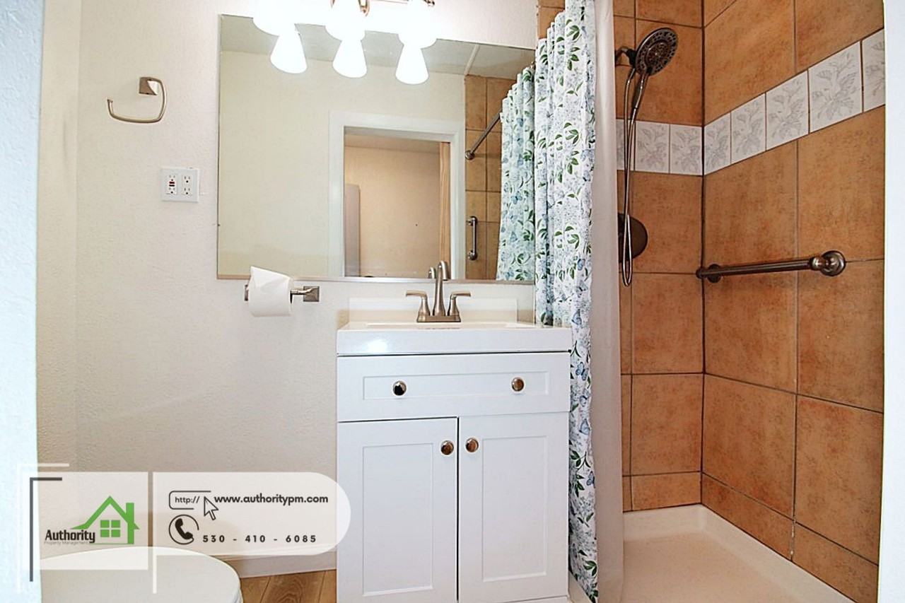 864 Loma St - Photo 5 of 16